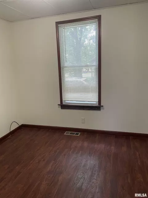 896 E State St, Jacksonville, IL 62650 photo 11