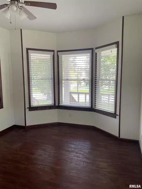 896 E State St, Jacksonville, IL 62650 photo 8