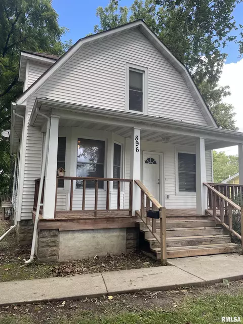 896 E State St, Jacksonville, IL 62650 photo 2