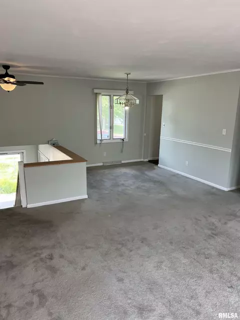 3122 Olympic Dr, Springfield, IL 62704 photo 5