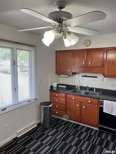 3122 Olympic Dr, Springfield, IL 62704 photo 6