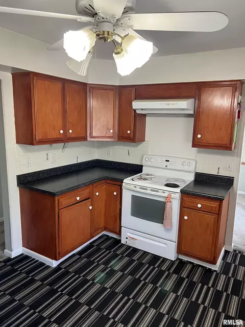 3122 Olympic Dr, Springfield, IL 62704 photo 8