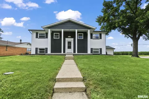 325 Carrie Ln, Chatham, IL 62629