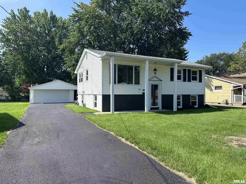 1544 Bridge Ave, Galesburg, IL 61401