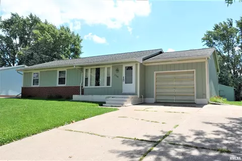 1736 Bluebird Dr, Galesburg, IL 61401
