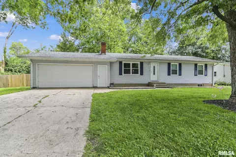 2 Melody Dr, Rochester, IL 62563