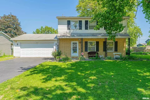 224 Rhoads Ave, Lincoln, IL 62656