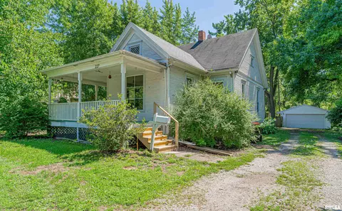 227 Woodlawn Rd, Lincoln, IL 62656
