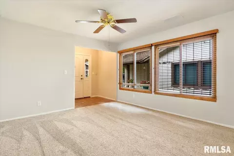 12 Oakbend Ct, Springfield, IL 62704 photo 7