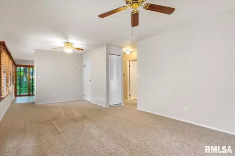 12 Oakbend Ct, Springfield, IL 62704 photo 8