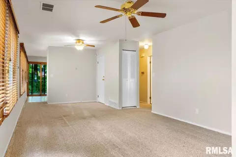 12 Oakbend Ct, Springfield, IL 62704 photo 4