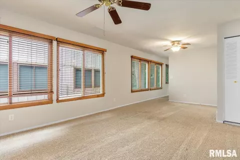 12 Oakbend Ct, Springfield, IL 62704 photo 5