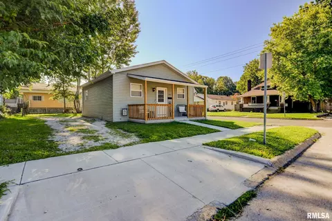 502 N Pawnee St, Taylorville, IL 62568