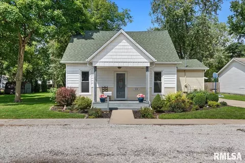 1030 W Jefferson St, Auburn, IL 62615