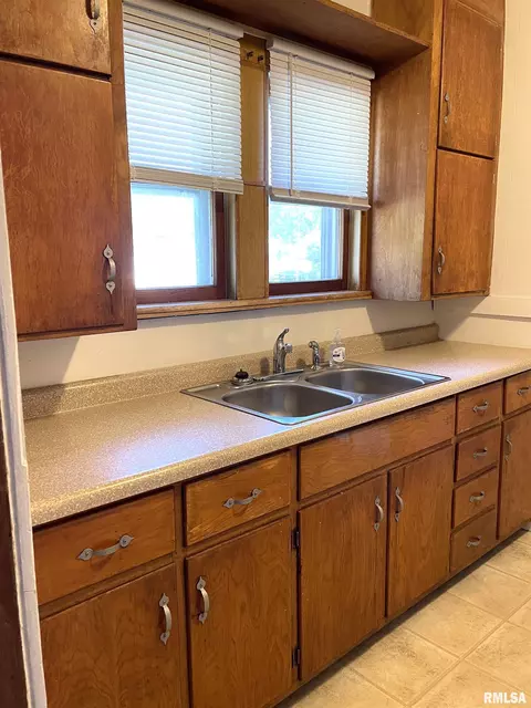 2300 Yale Blvd, Springfield, IL 62703 photo 4