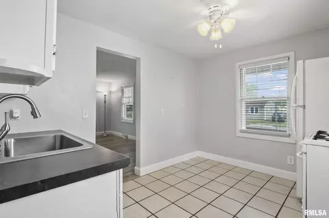 2204 E Kys, Springfield, IL 62702 photo 9