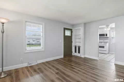 2204 E Kys, Springfield, IL 62702 photo 5
