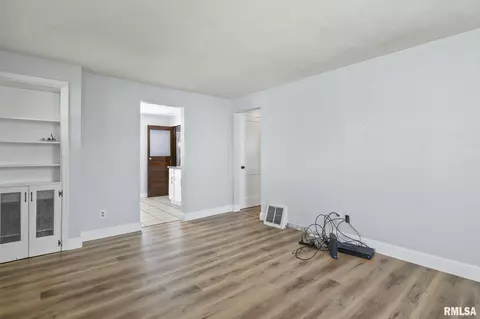 2204 E Kys, Springfield, IL 62702 photo 6