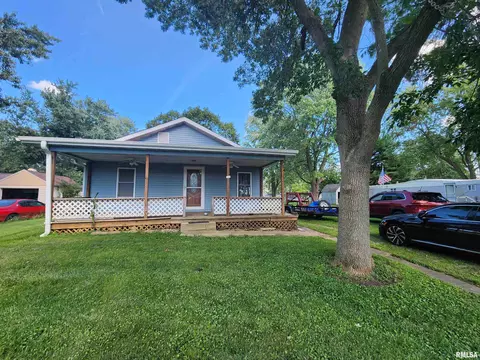 319 S Curtis St, Edinburg, IL 62531