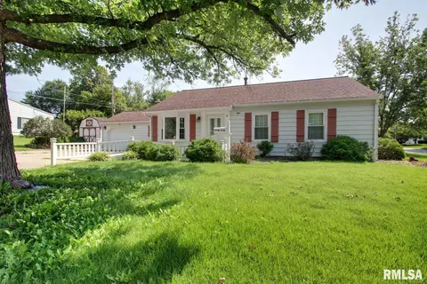 936 N Melodie Ln, Quincy, IL 62301
