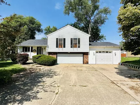 462 Edwards Ave, Galesburg, IL 61401