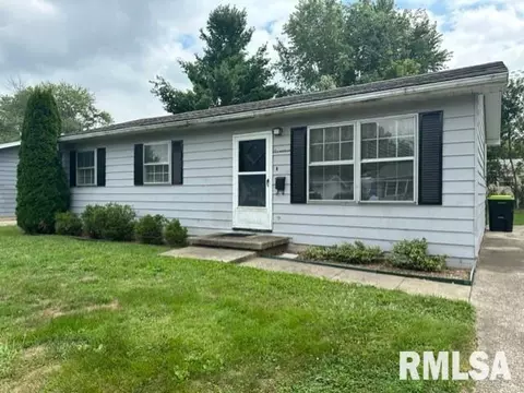 17 Sommerset Dr, Jacksonville, IL 62650