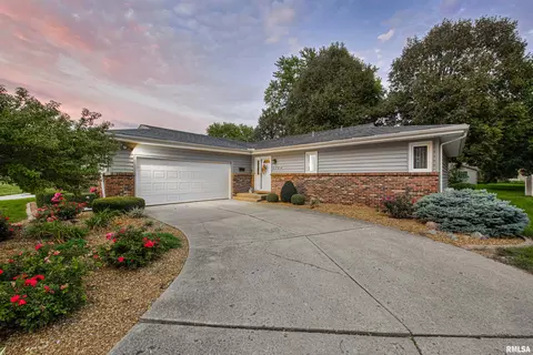 2704 Interlacken Rd, Springfield, IL 62704