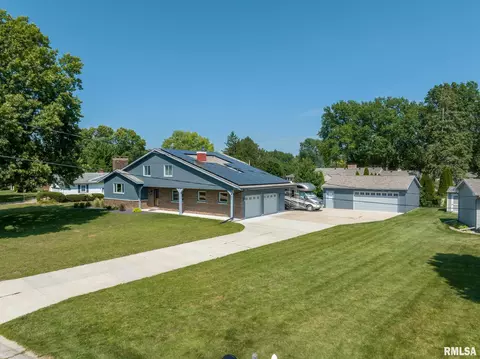 3293 Sunset Ln, Galesburg, IL 61401