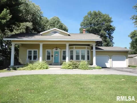 719 E Park St, Taylorville, IL 62568