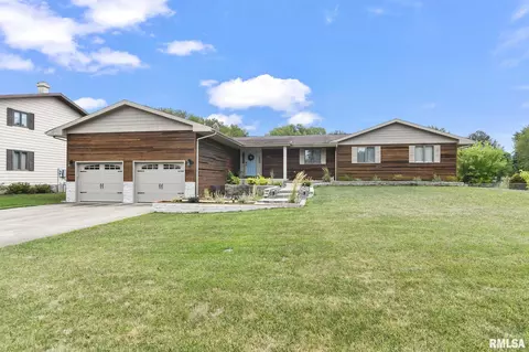 2216 Cloverfield Ln, Springfield, IL 62711