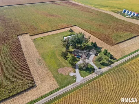 24365 Edwards St, Greenview, IL 62642 photo 6