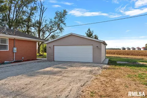 24365 Edwards St, Greenview, IL 62642 photo 8