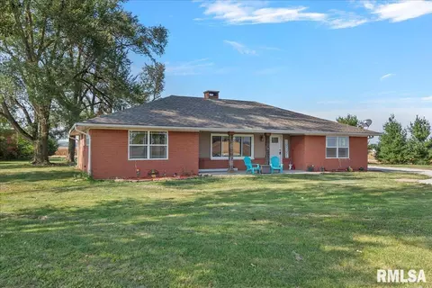 24365 Edwards St, Greenview, IL 62642 photo 2