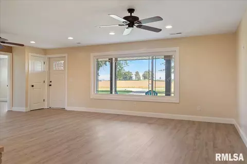 24365 Edwards St, Greenview, IL 62642 photo 13