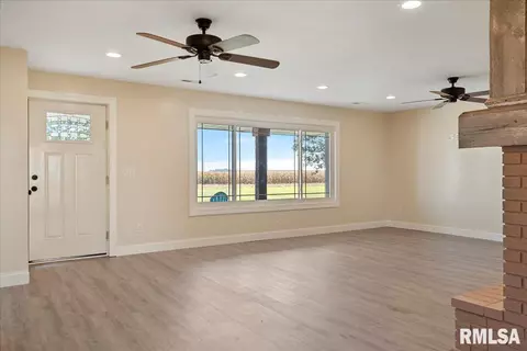24365 Edwards St, Greenview, IL 62642 photo 18