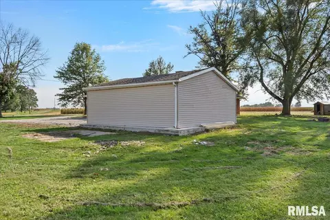 24365 Edwards St, Greenview, IL 62642 photo 9