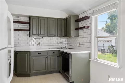 2209 S Spring St, Springfield, IL 62704 photo 11