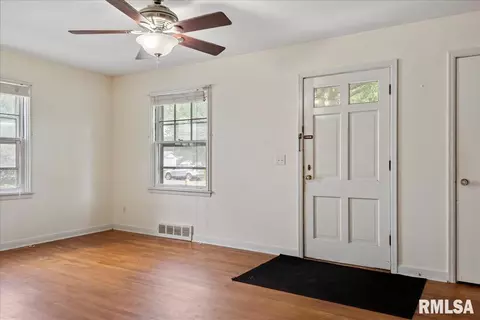 2209 S Spring St, Springfield, IL 62704 photo 4