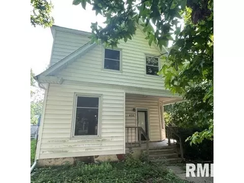 452 3rd St, Illiopolis, IL 62539