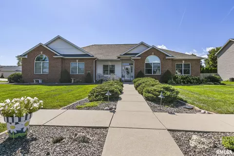 231 Sandstone Dr, Chatham, IL 62629