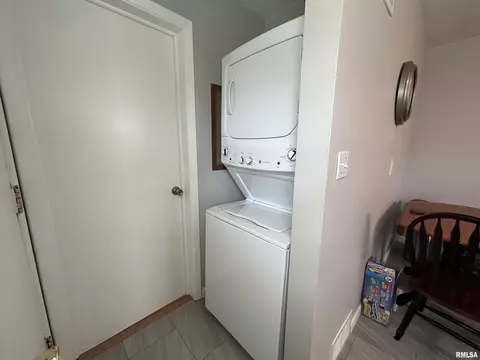 17 Midland Ct, Springfield, IL 62702 photo 8