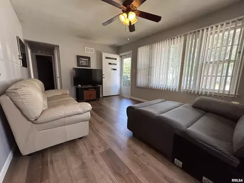 17 Midland Ct, Springfield, IL 62702 photo 4