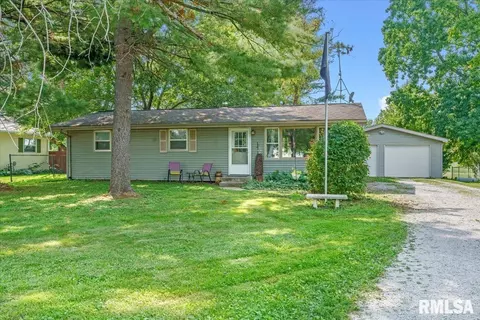 17685 Village Green Rd, Petersburg, IL 62675