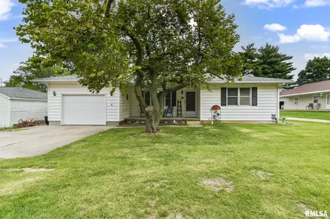 903 Lincoln St, Riverton, IL 62561