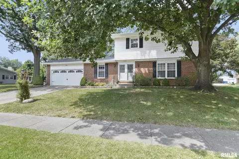 19 Guilford Dr, Springfield, IL 62711