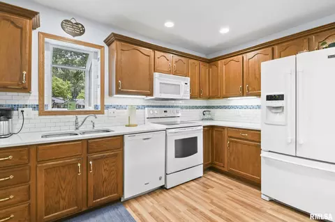 19 Guilford Dr, Springfield, IL 62711 photo 4