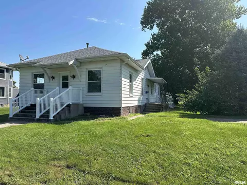 404 Congress St, Golden, IL 62339