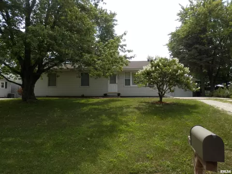 158 Lakeview Dr, Wataga, IL 61488
