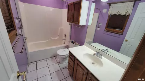 608 N Main St, Athens, IL 62613 photo 13