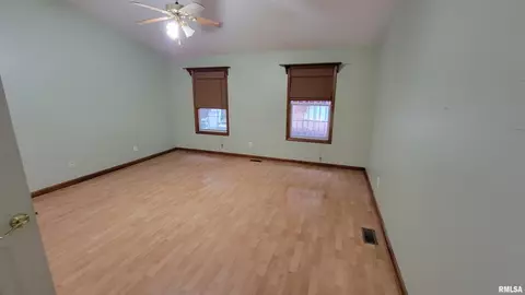 608 N Main St, Athens, IL 62613 photo 14